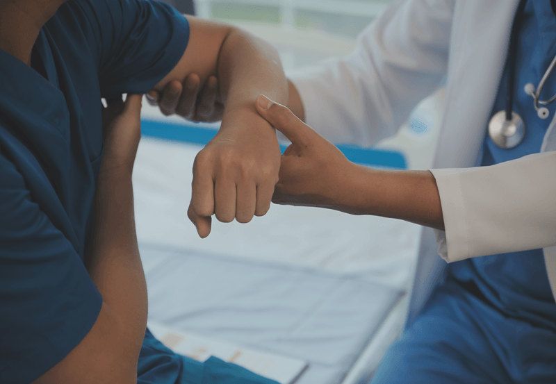 can-essential-tremor-affect-both-hands-differently-understanding-asymmetrical-tremors